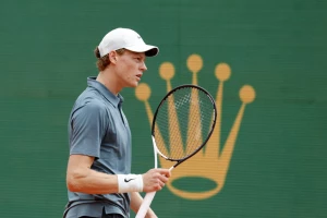 Siner posle pola godine izgubio set na nekom mastersu, ali ide u četvrtfinale Monte Karla